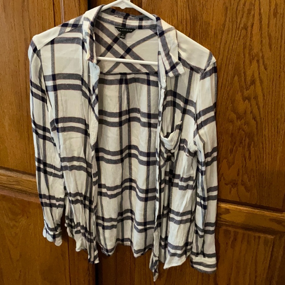 Staccato button up